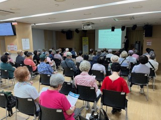 5-1. 수지구보건소 아토피·천식 예방관리센터는 지역 어르신 대상 ‘찾아가는 알레르기 전문의 강좌’를 운영했다.jpg