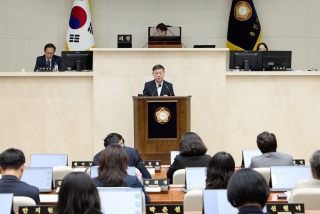 (사진2) 용인특례시 황재욱 의원이 19일 열린 제295회 임시회 제3차 본회의에서 5분 자유발언을 하고 있다..jpg