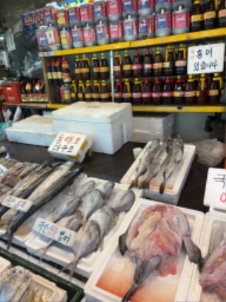 1-1. 용인특례시가 추석을 앞두고 전통시장과 대형마트의 제수용품에 대해 방사능 검사를 진행한 결과 전 품목에서 정상 판정이 나왔다..jpg