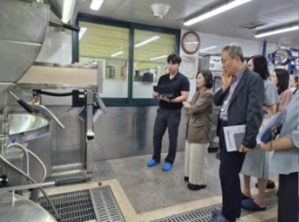 250903 김영희 의원, 학교급식실 조리로봇 운영 현장 점검(1).jpg