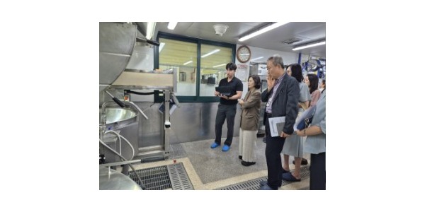 250903 김영희 의원, 학교급식실 조리로봇 운영 현장 점검(1).jpg