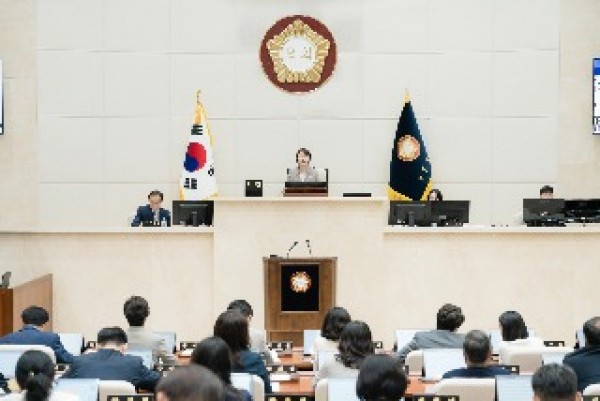 20250910 용인특례시의회, 제295회 임시회 제2차 본회의 열어(1).jpg
