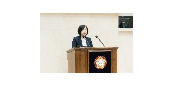 (사진1) 용인특례시의회 신현녀 의원이 10일 열린 제295회 임시회 제2차 본회의에서 5분 자유발언을 하고 있다..jpg