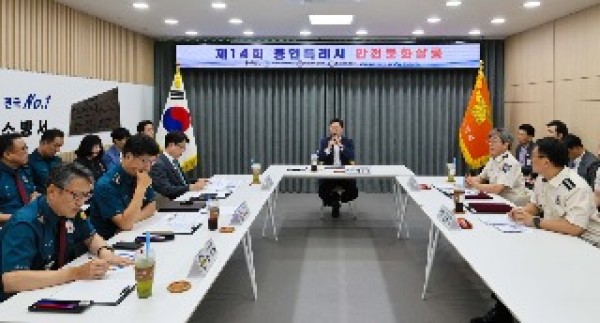 11-1. 이상일 용인특례시장은 11일 용인소방서 2층 회의실에서 열린 제14회 안전문화살롱에 참석했다.jpg