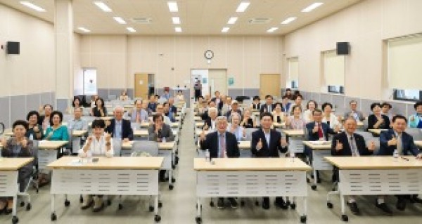 2-1. 이상일 용인특례시장이 _12일 용인 시니어스카우트 회원을 대상으로 한국의 초고가 작품과 화가스토리를 주제로 특강을 했다..jpg