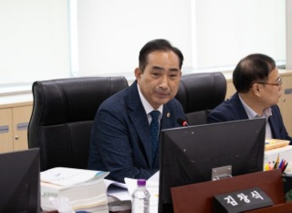 250915 김창식 의원, “예산 집행 부진 반복되면 도민 체감 성과 저하” 강력 지적 (1).JPG.jpg