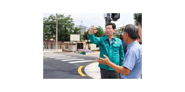 9-1. 이상일 용인특례시장은 유림동~고림지구 연결도로의 지난 8월 11일 임시 개통을 앞두고 현장을 찾았다.jpg