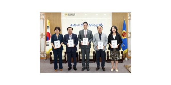 250918 의정정책추진단, 276건 지역현안 개선책 담은 정책제안 자료집 발간 (1).jpg