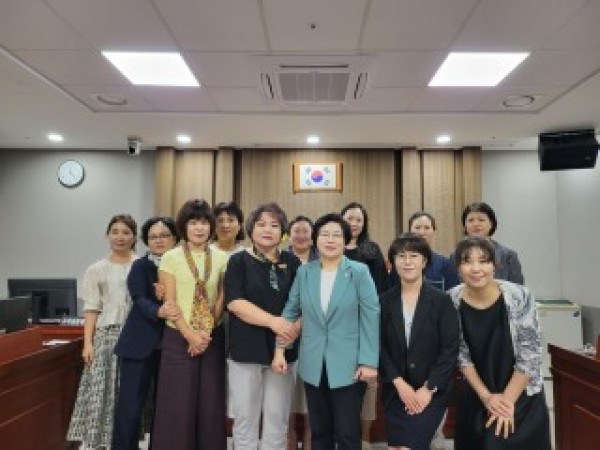 250918 김옥순 의원, 0세아 전용 어린이집 보육환경 개선 정담회 개최 (1).jpg