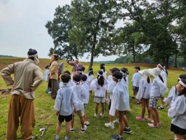 2-1. 용인특례시 처인성을 중심으로 고려시대 용인 역사를 이해하는 생생국가 유산 참여 모습.jpg
