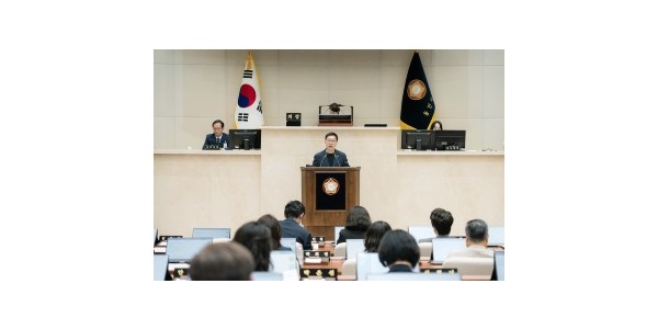 (사진3) 용인특례시 강영웅 의원이 19일 열린 제295회 임시회 제3차 본회의에서 5분 자유발언을 하고 있다..jpg