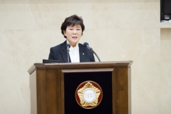 (사진1) 김상수 용인특례시의원이 19일 열린 제295회 임시회 제3차 본회의에서 시정질문을 하고 있다..jpg