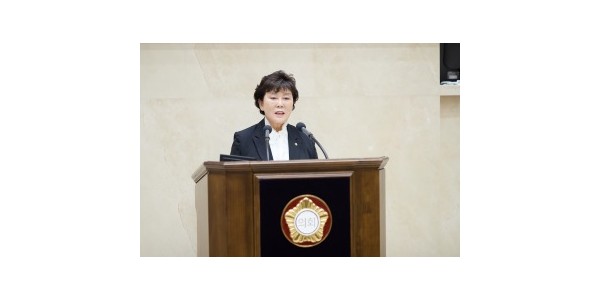 (사진1) 김상수 용인특례시의원이 19일 열린 제295회 임시회 제3차 본회의에서 시정질문을 하고 있다..jpg