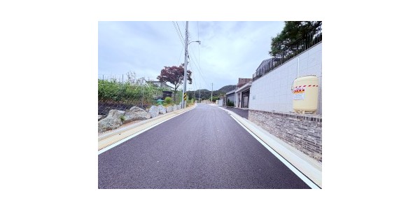 2-1. 용인특례시는 평창마을회관 버스정류장~평창리 173-1번지를 잇는 길이 515m 폭 6m의 도로를 준공했다.jpg