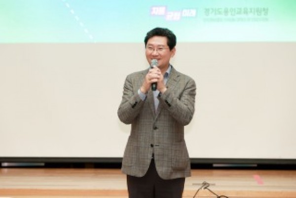 5-1. 2025 용인 지역연계교육 포럼에서 축사를 하고 있는 이상일 용인특례시장.jpg