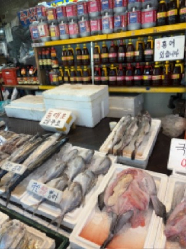 1-1. 용인특례시가 추석을 앞두고 전통시장과 대형마트의 제수용품에 대해 방사능 검사를 진행한 결과 전 품목에서 정상 판정이 나왔다..jpg