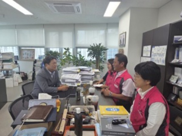 250924 김호겸 의원, 경기도교육청 관내 학교 급식실 조리실무사 대표단과 간담회 개최 (1).jpg