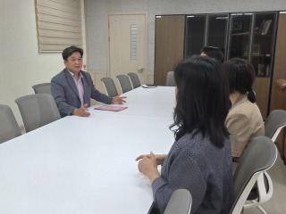 251002 김호겸 의원, 운천고등학교 및 남양초등학교 학교급식실 환기설비 개선 현황 점검...경기도형 환기설비 도입 필요! (1).jpg