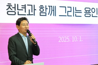 1-1. 1일 단국대 국제관에서 이상일 시장이 특강을 하고 있다.jpg