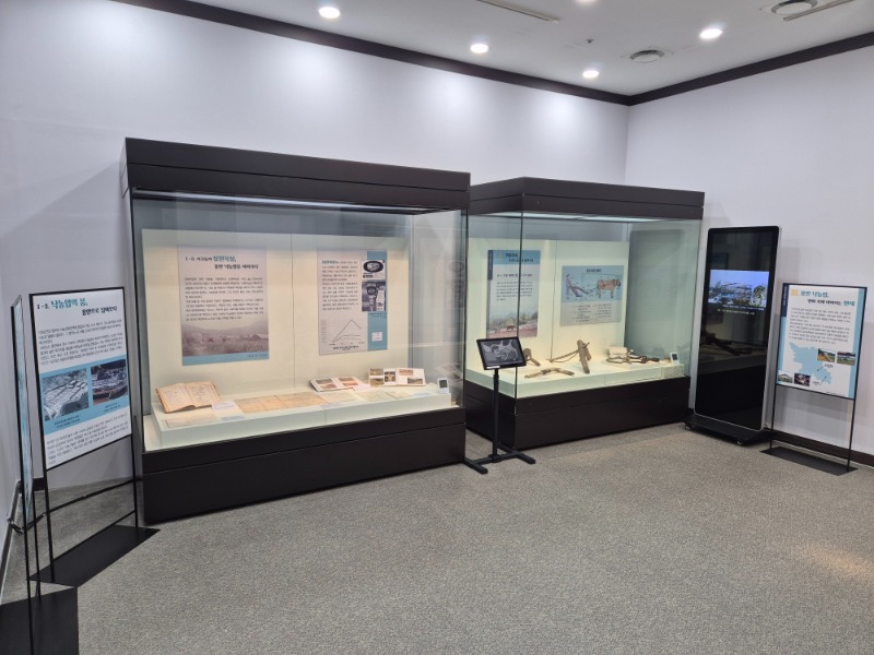 2-1. 용인시박물관 2025 기증 유물 특별전 청원목장 전시 모습.jpg