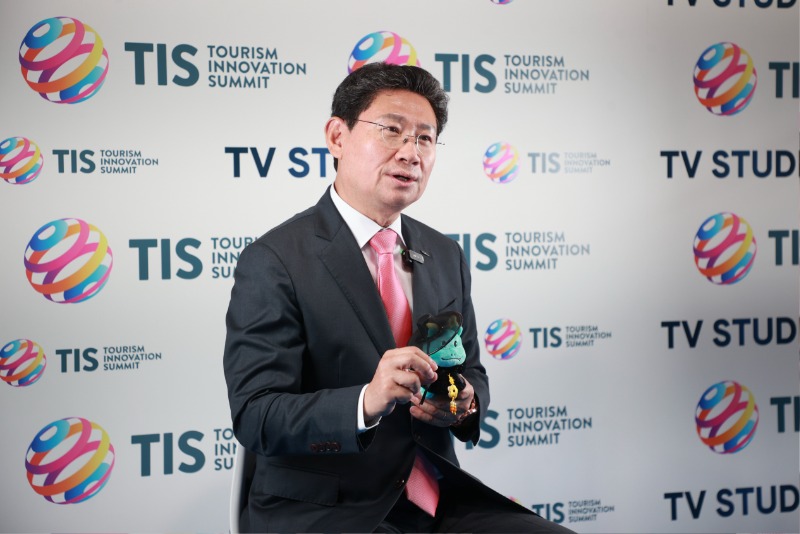 11-1. 23일 스페인 세비야 피베스(FIBES)에서 열린 TIS 2025에 참석한 이상일 시장이 인터뷰를 하고 있다.jpg