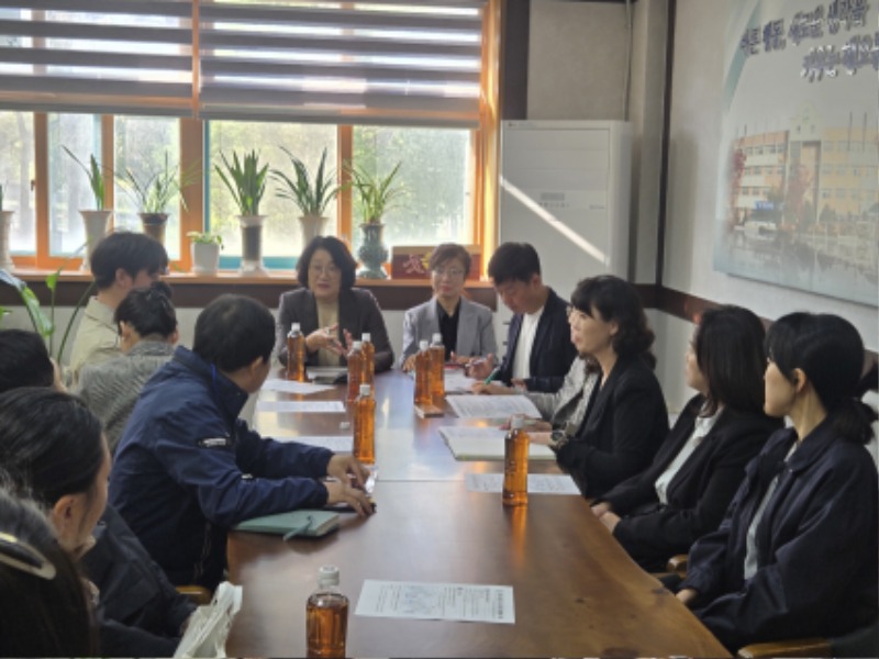 [수정] 251028 신미숙 의원, 통학구역 조정 따른 통학버스 이용 제한 우려 현장 점검 (1).jpg