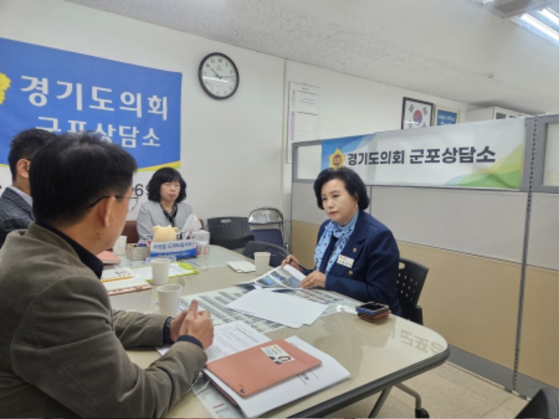 251029 정윤경 부의장, 충남 청양군 군포시청소년수련원 노후시설 개선 및 군포시 관내 어린이공원 정비 예산지원 논의 (1).jpg