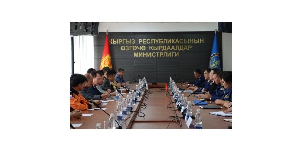 250929 안전행정위원회, 키르기즈공화국 불용소방차 양여식 참석 (1).jpg