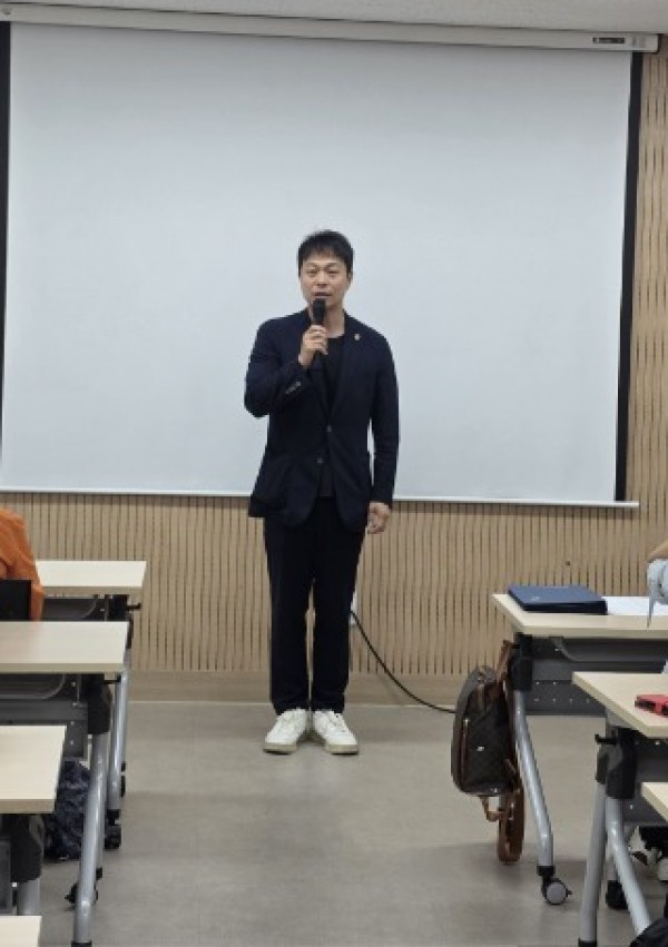 250930 유영일 의원, “어르신이 앞장서는 기후행동” 시니어기후학교 수료식 참석 (1).jpg