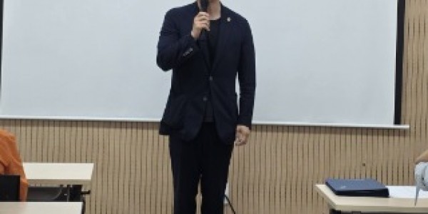 250930 유영일 의원, “어르신이 앞장서는 기후행동” 시니어기후학교 수료식 참석 (1).jpg