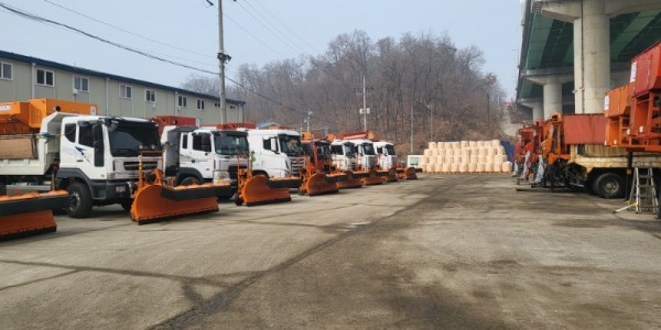 1. 용인특례시는 겨울철 대설에 대비해 선제적 제설 대책을 가동했다.jpg