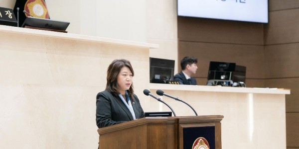 사진1. 용인특례시의회 박희정 의원이 20일 열린 제296회 임시회 제1차 본회의에서 5분 자유발언을 하고 있다..JPG