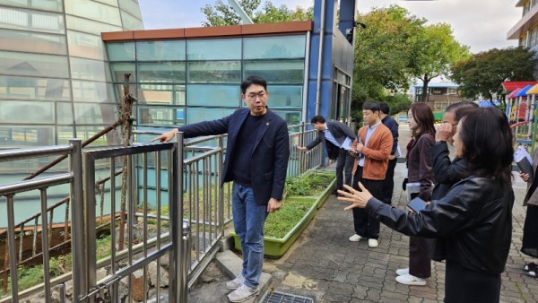 251020 문승호 의원, 성남 수정초등학교 현장점검 나서.jpg