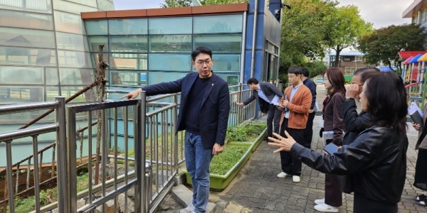 251020 문승호 의원, 성남 수정초등학교 현장점검 나서.jpg