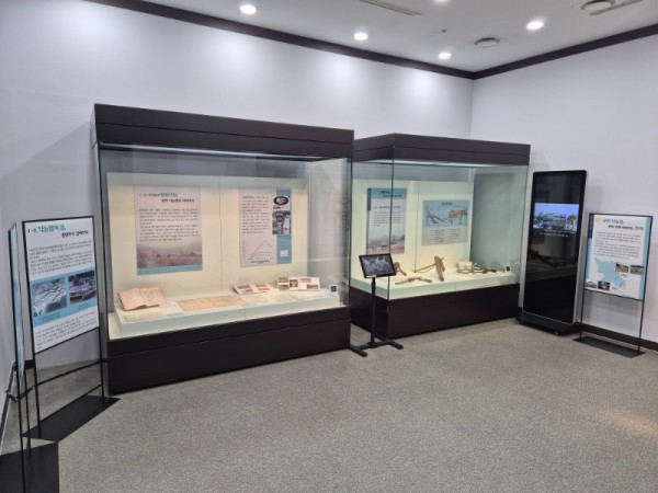 2-1. 용인시박물관 2025 기증 유물 특별전 청원목장 전시 모습.jpg