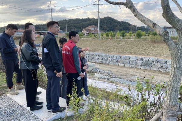 251023 박명수 의원, 안성 생태하천복원사업 정담회 및 현장 방문 (1).jpg