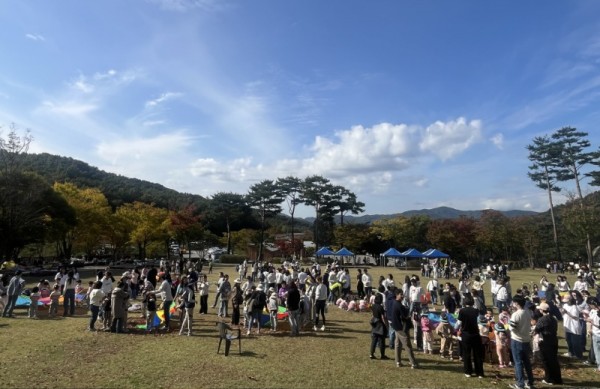 6. 용인특례시는 유아숲 특별 프로그램인 _꼬마마법사의 단풍숲 놀이터_ 행사를 개최했다.jpg