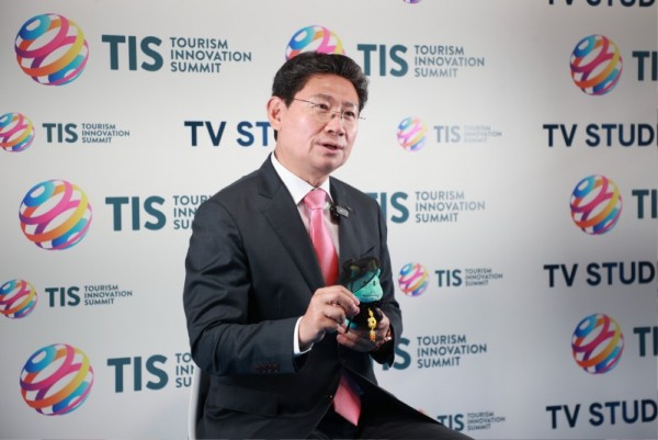 11-1. 23일 스페인 세비야 피베스(FIBES)에서 열린 TIS 2025에 참석한 이상일 시장이 인터뷰를 하고 있다.jpg