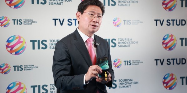 11-1. 23일 스페인 세비야 피베스(FIBES)에서 열린 TIS 2025에 참석한 이상일 시장이 인터뷰를 하고 있다.jpg