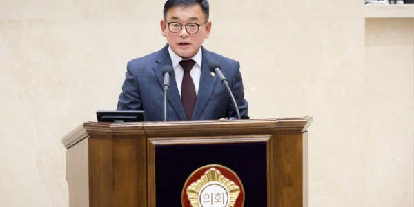 사진1. 용인특례시의회 윤원균 의원이 24일 열린 제296회 임시회 제2차 본회의에서 5분 자유발언을 하고 있다..jpg