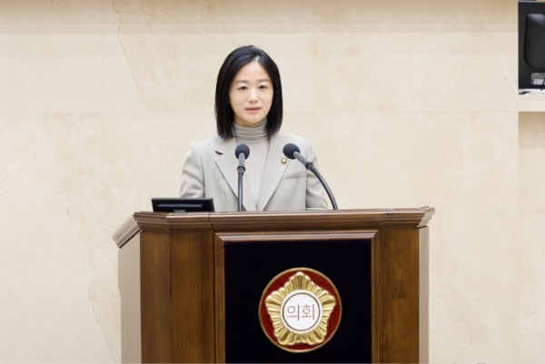 사진1. 용인특례시의회 기주옥 의원이 24일 열린 제296회 임시회 제2차 본회의에서 5분 자유발언을 하고 있다..jpg