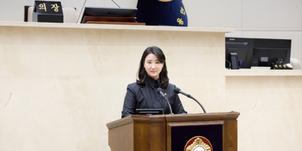 사진1. 용인특례시의회 박은선 의원이 24일 열린 제296회 임시회 제2차 본회의에서 5분 자유발언을 하고 있다..jpg