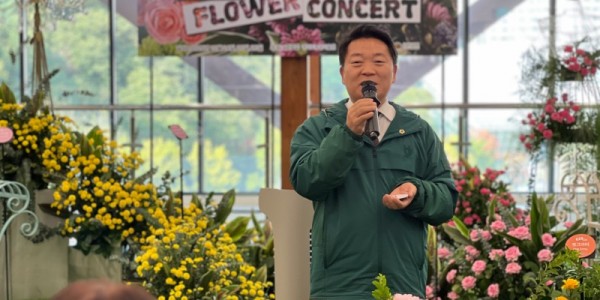 251024 방성환 농정해양위원장, 꽃이 사람을 치유하고 농업의 미래를 연다1.jpg