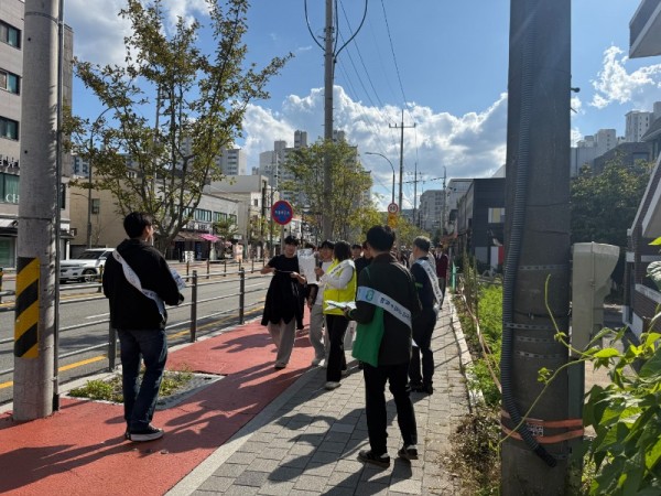 4-1. 용인특례시는 24일 개인형 이동장치(PM) 안전 캠페인을 실시했다.jpeg