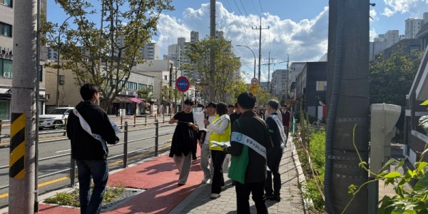 4-1. 용인특례시는 24일 개인형 이동장치(PM) 안전 캠페인을 실시했다.jpeg