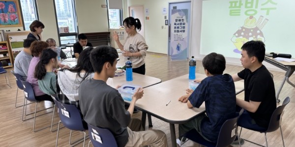 5. 용인특례시 기흥도서관은 발달장애인 맞춤 독서문화 프로그램을 운영했다.jpg