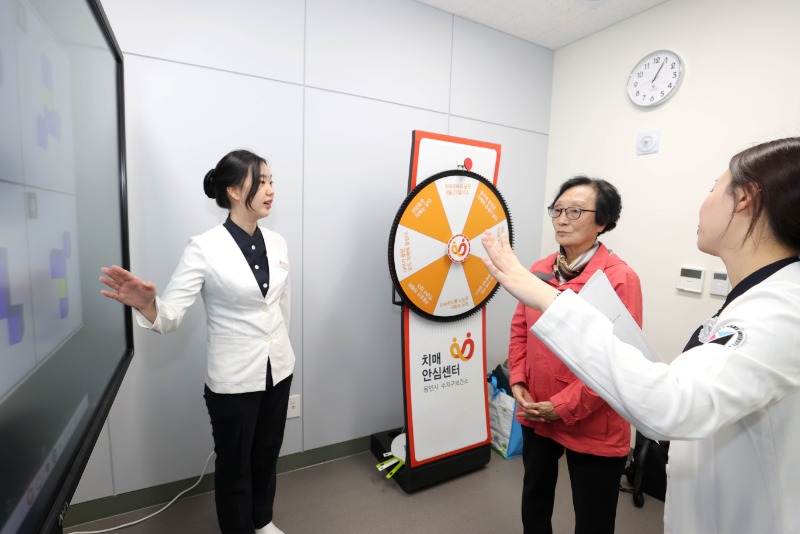 8-1. 용인특례시 수지구치매안심센터가 31일 개소했다..jpg