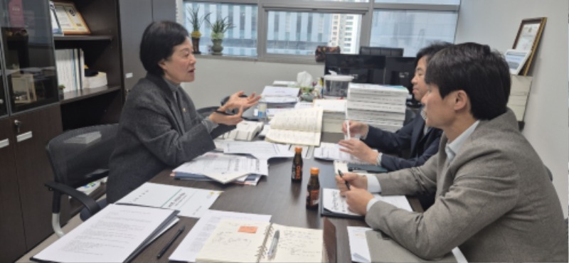 251105 박명숙 의원, 학교공간 재구조화 사업 관련 간담회 개최.jpg