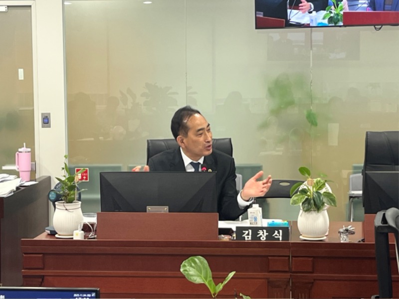 251105 김창식 의원, 경기도 명인·명장 함께하는 문화형 직거래장터 도래미마켓 활성화 추진 (1).jpg