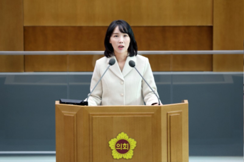 251106 이인애 의원, 도정질문을 통해 ‘출생에서 자립까지, 생애주기 전 단계에 걸친 아동보호정책’ 강화 촉구.jpg
